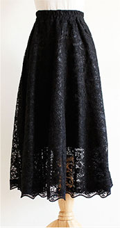 繊細な花レースのフレアスカート