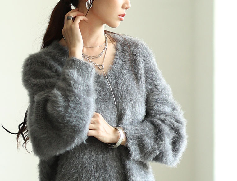 ネコヤーンVネックニットプルオーバー