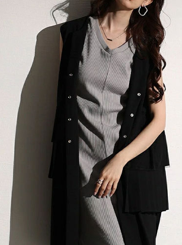 レディース 大人 モード 甘さを加えるアシンメトリープリーツジレ