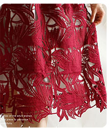 花柄カットワークのミディ丈スカート