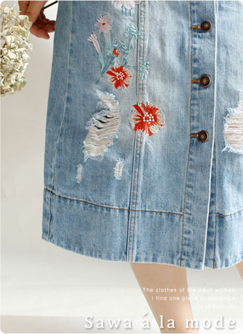 刺繍入りダメージデニムスカート