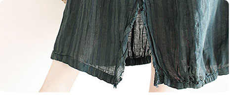 切りっぱなしスリットのリラックススカート