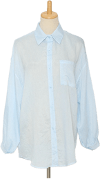 軽やかにコーデ決まるシアーストライプシャツ