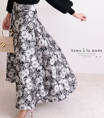 モノトーンの花柄ジャガードフレアスカート