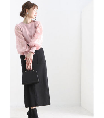 大輪の花咲く女優袖ニットトップス