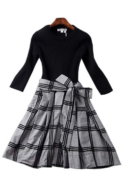 半袖ニットのチェックフレアワンピース