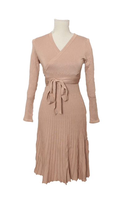 Vネックのニットロングワンピース